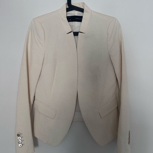 Crop blazer Zara like new, off white with gold details