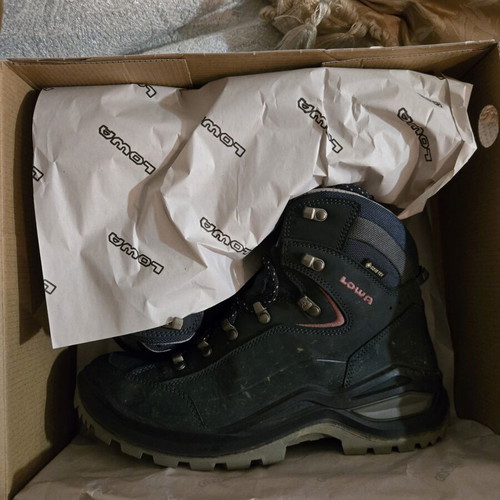 Lowa Renegade Evo GTX Mid Hiking Boots like new, size 42, unisex