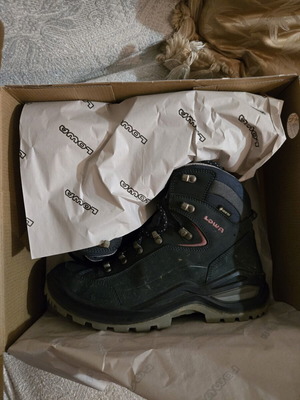 Lowa Renegade Evo GTX Mid Hiking Boots like new, size 42, unisex