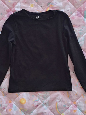 Μπλούζα H&M μεταχειρισμένη, μέγεθος 110 cm, μαύρη για 5-6 ετών