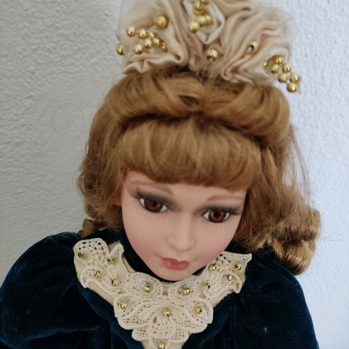 Porcelain doll used, 40cm, very good condition