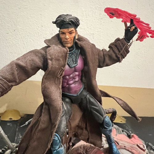 Marvel Gambit figure used Toy Biz 2001