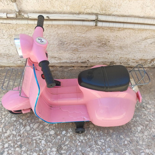 Electric Kids Vespa Scooter used, pink color