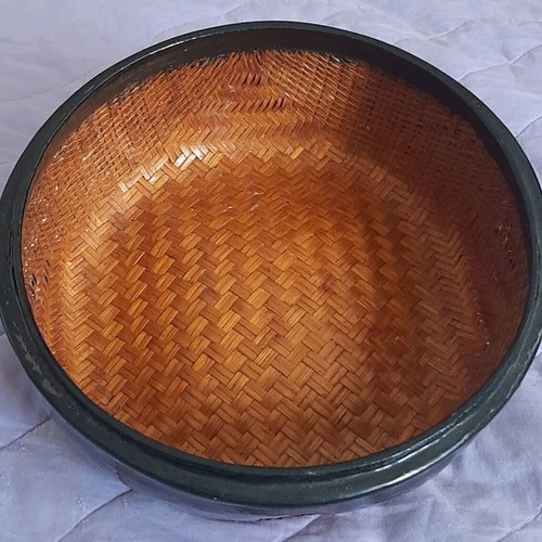 Japanese basket used, made of bamboo and black lacquer, hand-painted