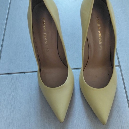 Fratelli Petridi yellow pumps size 38 like new, 10 cm heel