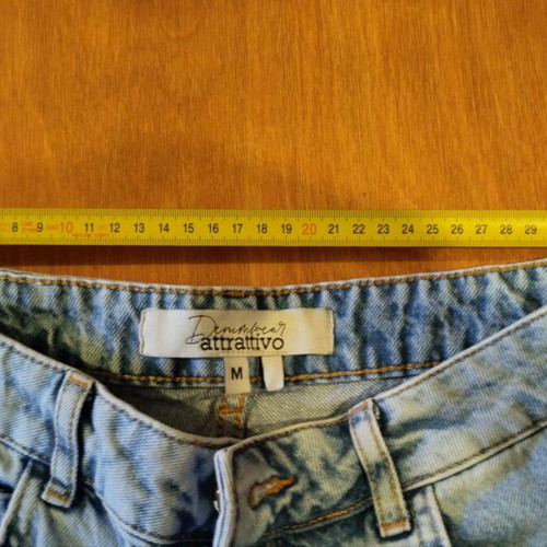 Attrattivo mom fit jeans used, size M, light blue with frayed hems
