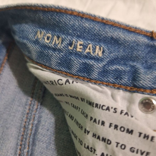 American Eagle women's blue mom jeans like new with knee rips and frayed hems