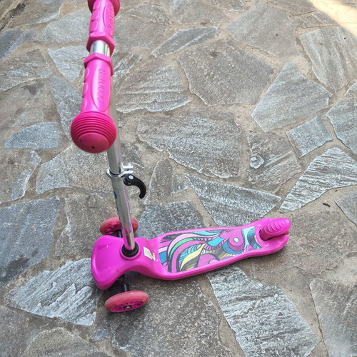 Scooter with lights on wheels and anti-slip floor with brake like new