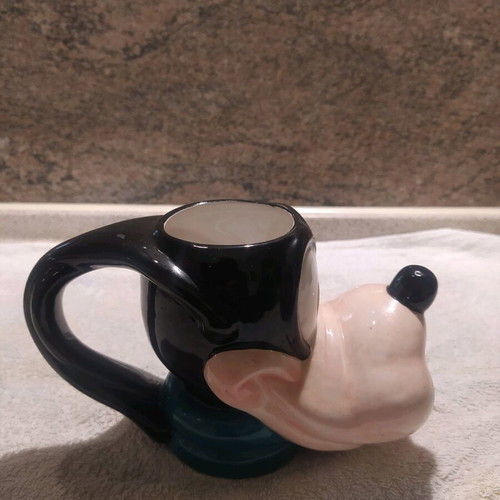 Disnay mug like new with Goofy