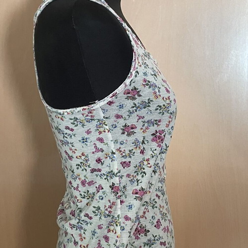 Summer top with floral print, cross back, long, like new