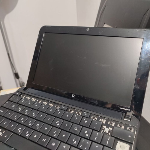 Laptop Hp Mini 110 μεταχειρισμένο, πληκτρολόγιο δεν λειτουργεί, με φορτιστή