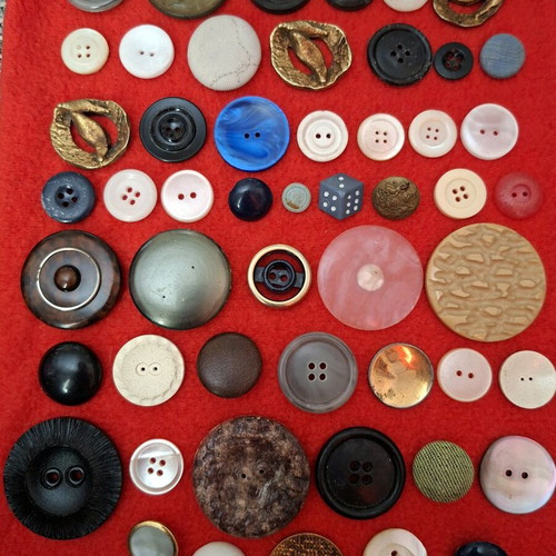 Vintage button collection pack of 710 pieces like new