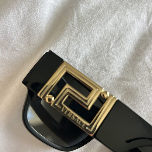 Versace Sunglasses like new, black