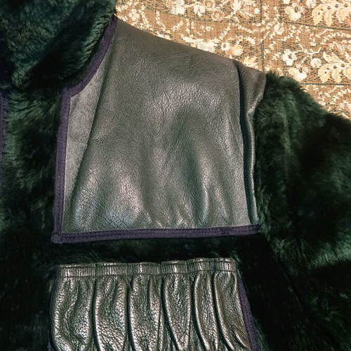 Hunting coat like new, green color, size M and L