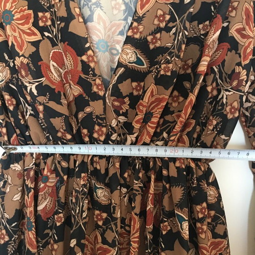 Floral dress like new, one size with elastic waist and sleeves