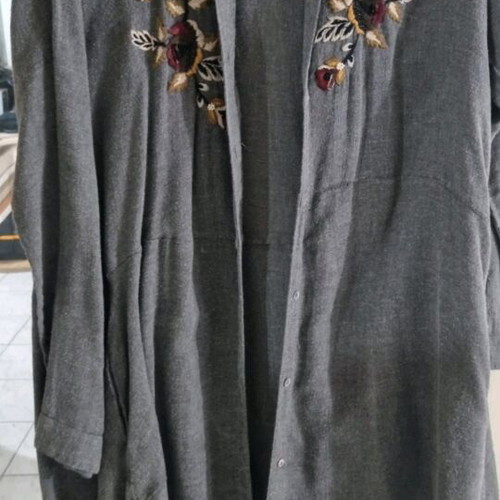 Asymmetric long shirt with embroidery like new, size M