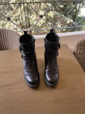 Women's boots black size 40 used