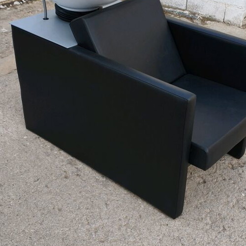 Vezzosi hair salon equipment from Italy like new, 3 chairs, 1 shampoo bowl