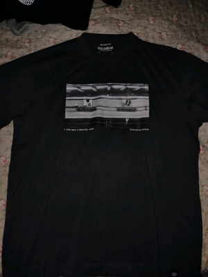 pull and bear t-shirt με κάπως φαρδιά γραμμή (M)EDIUM
