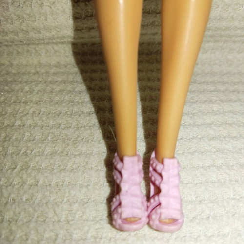 Barbie dolls pack of 2 like new