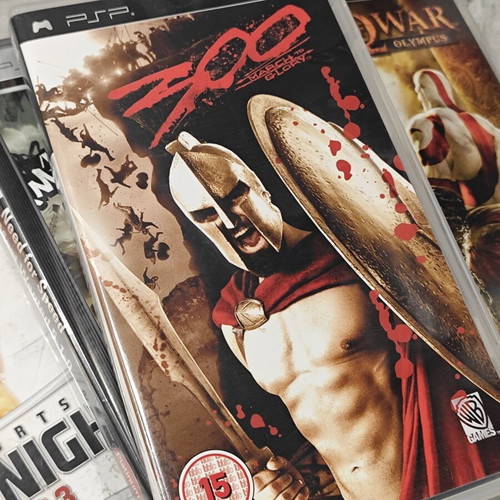 300: March to Glory PSP game, complete with manual