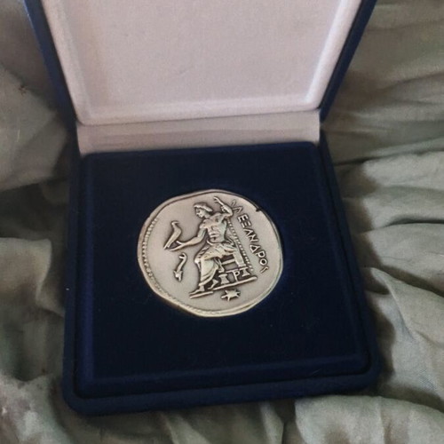 Olympus Marathon 10th Medal like new in velvet box