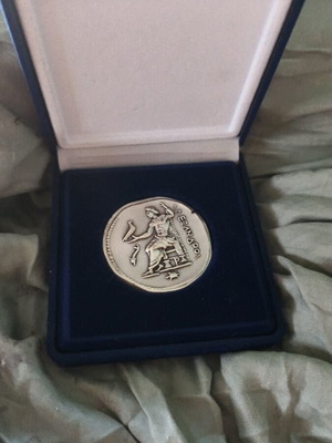 Olympus Marathon 10th Medal like new in velvet box