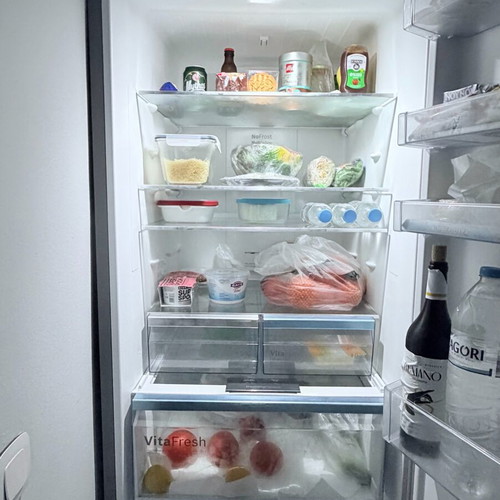 Bosch Refrigerator Freezer combo like new with No Frost and eco mode