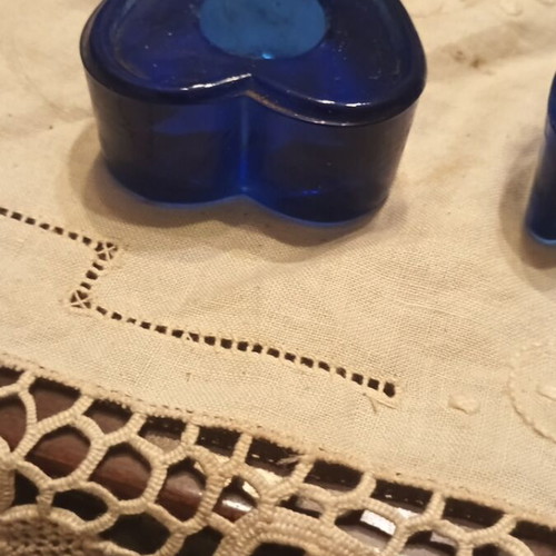 Set of 2 vintage blue glass candlesticks like new
