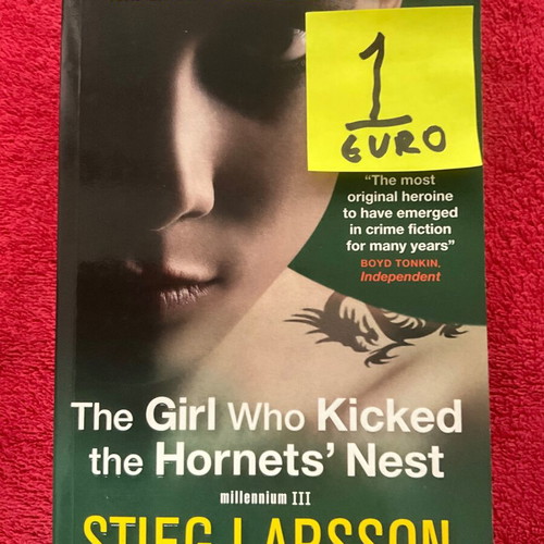 The Girl Who Kicked the Hornets' Nest novel like new, English