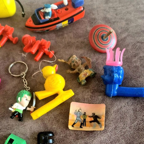 Lucky Cup ice cream toys used, vintage 70-80s pack