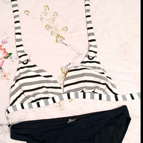Striped bikini set like new, size 40, black and white