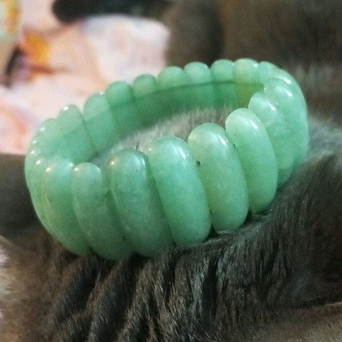 Bracelet with green aventurine semi-precious stone like new, diameter 6.4cm