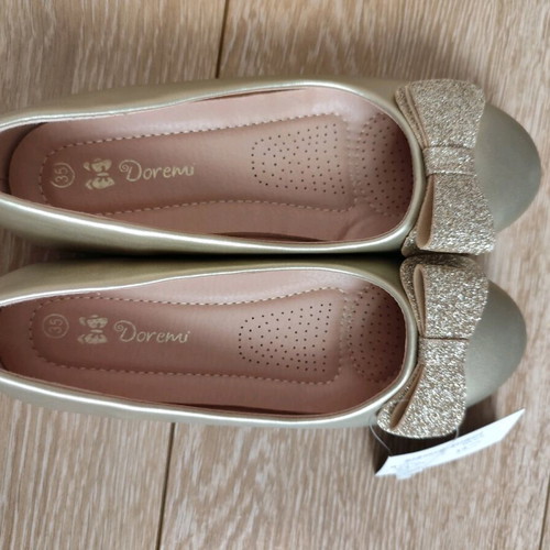Golden ballerina shoes new, size 35