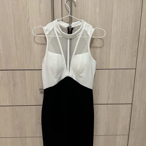 One size dress black and white like new with integrated cups