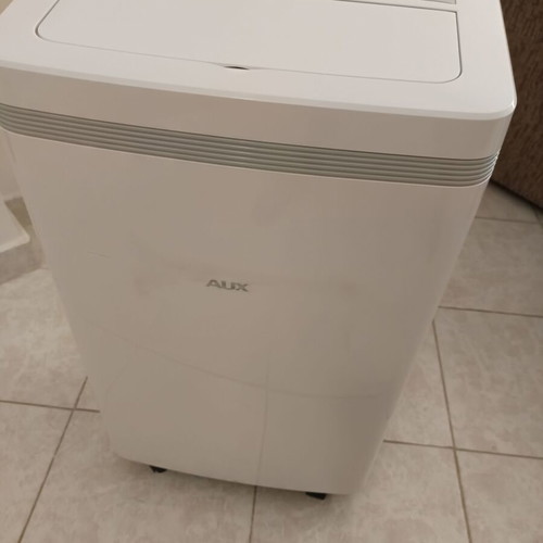 AUX AM-09B5B4 9,000 BTU portable air conditioner, like new