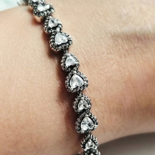 Pandora Sparkling Halo Heart bracelet like new, silver 925