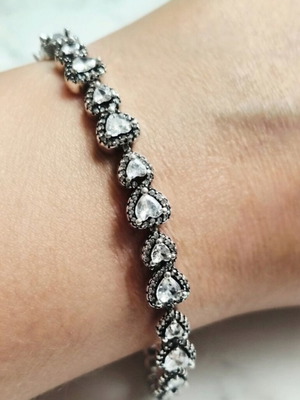 Pandora Sparkling Halo Heart bracelet like new, silver 925