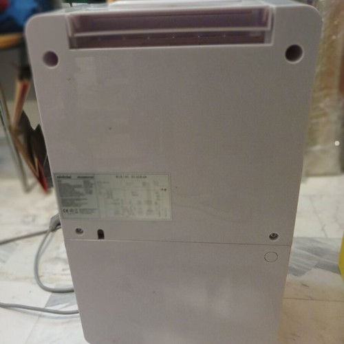 Toytomi Dehumidifier Ionizer like new, 22 lt/day, 60-80 sqm