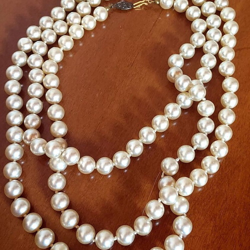 Vintage pearl necklace with fishhook clasp, like new