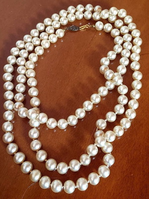 Vintage pearl necklace with fishhook clasp, like new