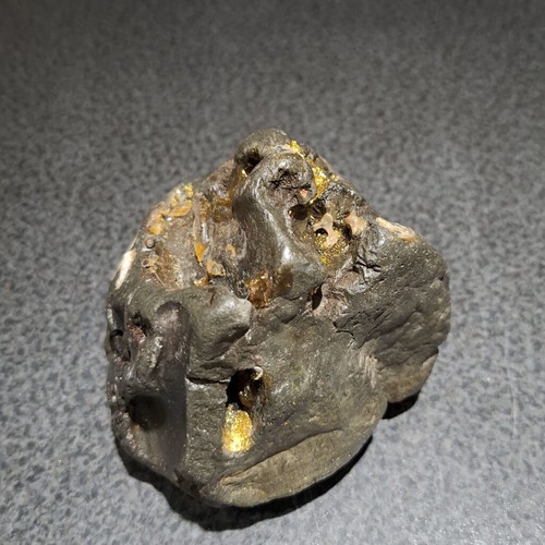 Industrial slag collectible 964g with golden inclusions, used