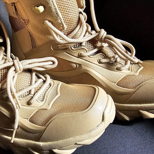 Hunting boots new, sand color, size 39, for fishing and camping