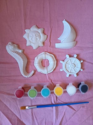 Creative Activity Set with 5 Plaster Figures, Paints and Brush