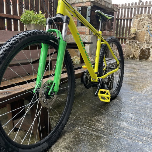 Merida mountain bike like new with 3 discs and 8 speeds