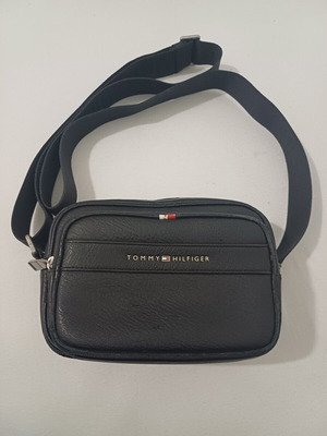 Tommy Hilfiger shoulder bag used, black, authentic