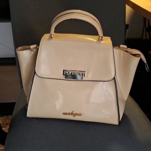 Magkio beige patent leather handbag like new with shoulder strap