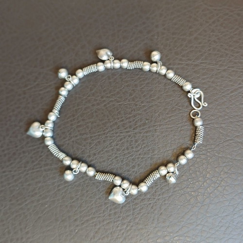 Silver 925 bracelet with hanging hearts and beads, like new