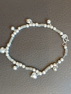 Silver 925 bracelet with hanging hearts and beads, like new