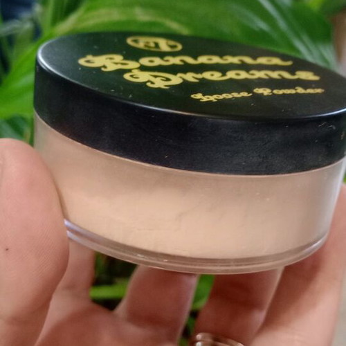 Banana Dreams loose powder W7 used, slightly missing